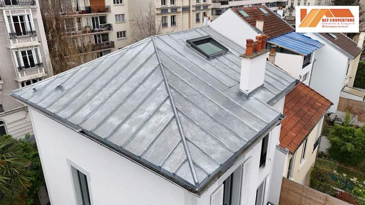 Nous proposons des solutions de zinguerie adaptées à chaque toiture.