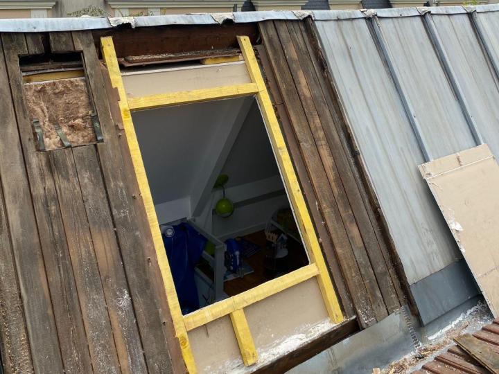 Nous installons des fenêtres Velux pour maximiser la lumière naturelle.